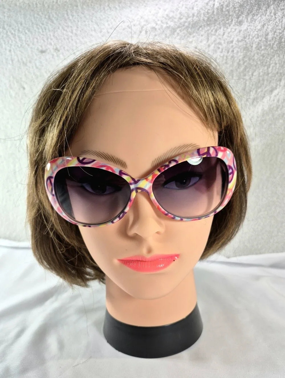 Italy Design Retro Peace Sign Sunglasses & Candie's Pink Case Bundle Y2K Hippy